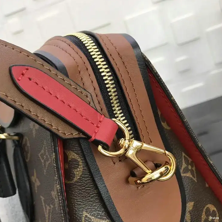 19T1L0335 Bags LV 0622